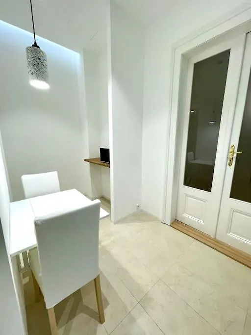 Fantastic Location! Superhost 5 Star Apartment Prague