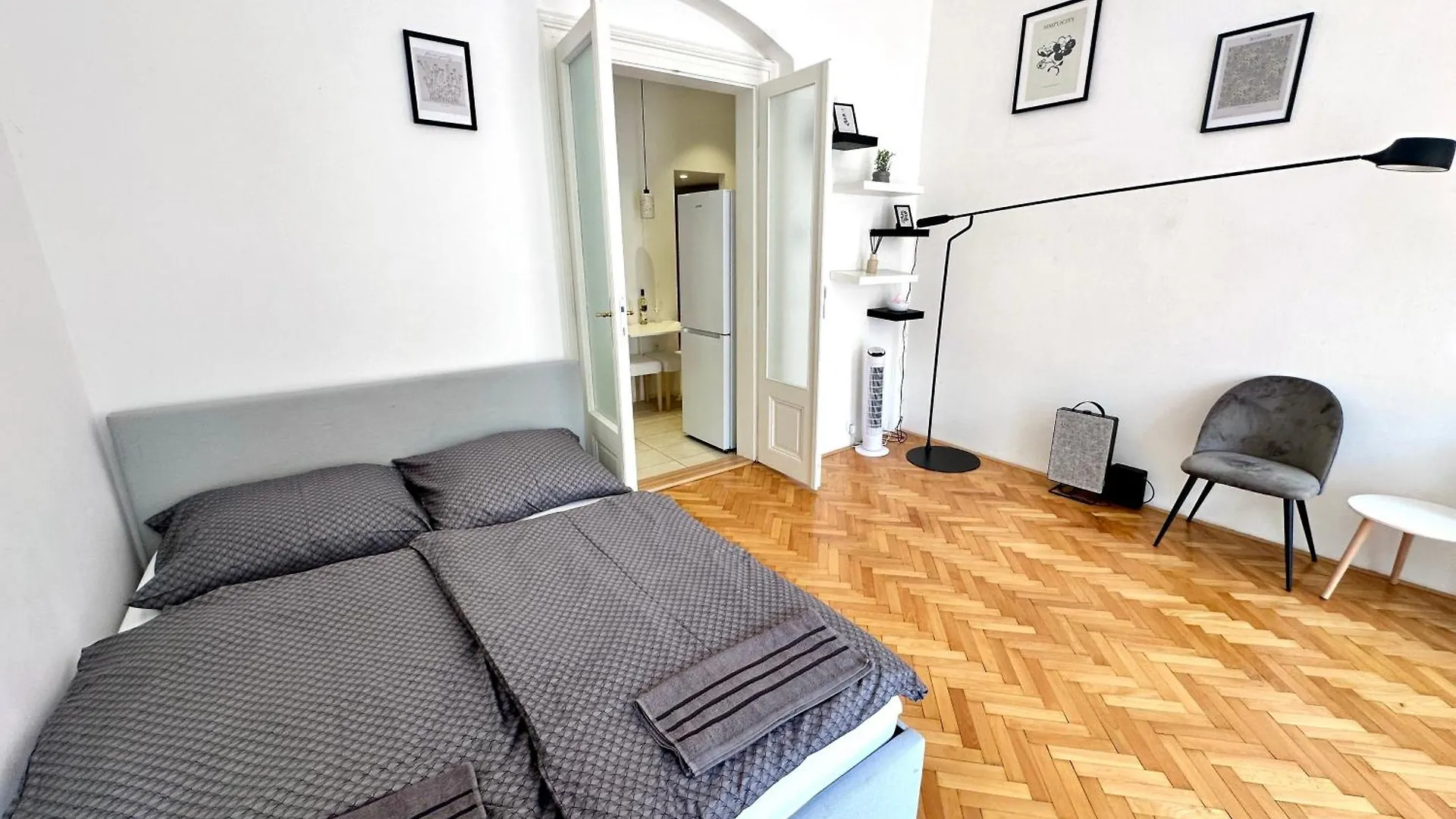 Fantastic Location! Superhost 5 Star Apartment Prague