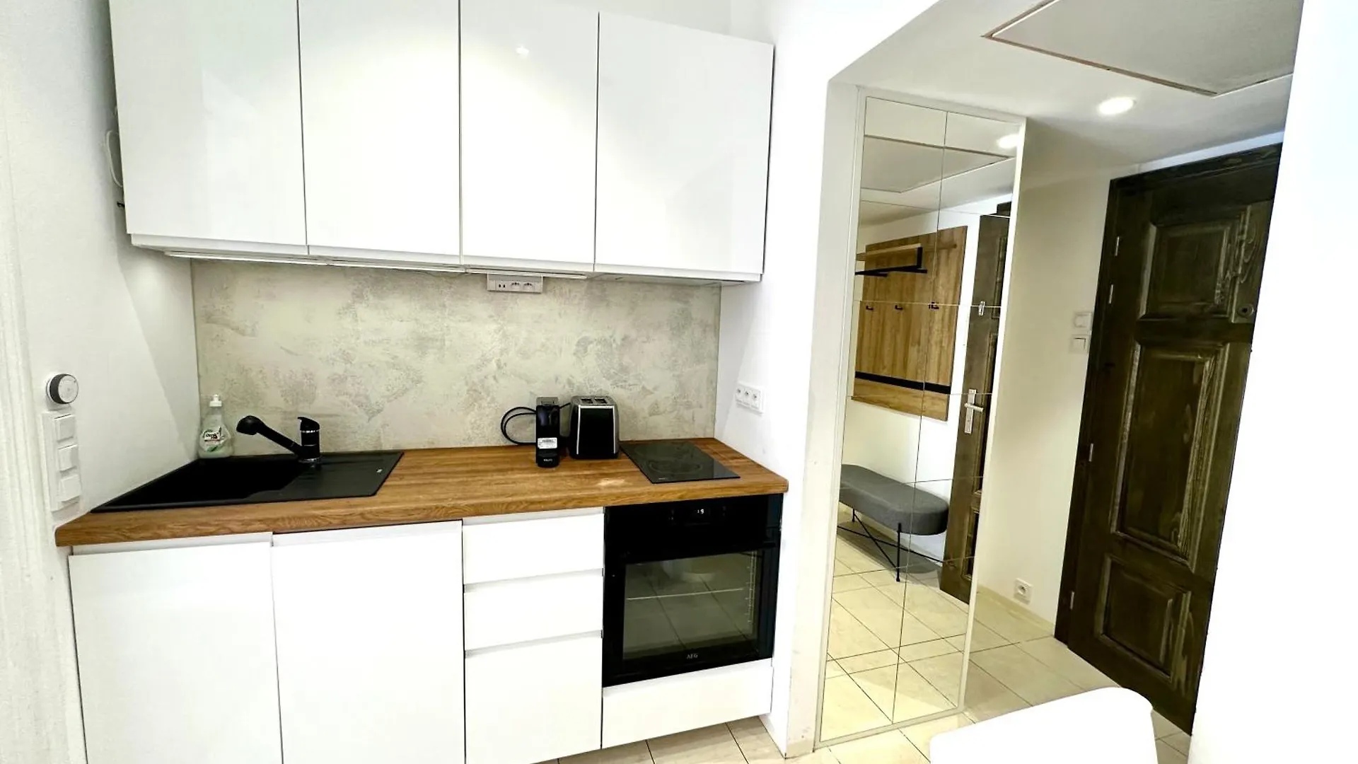 Fantastic Location! Superhost 5 Star Apartment Prague